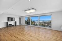 Building Photo - Luxury Living with endless Ocean Views