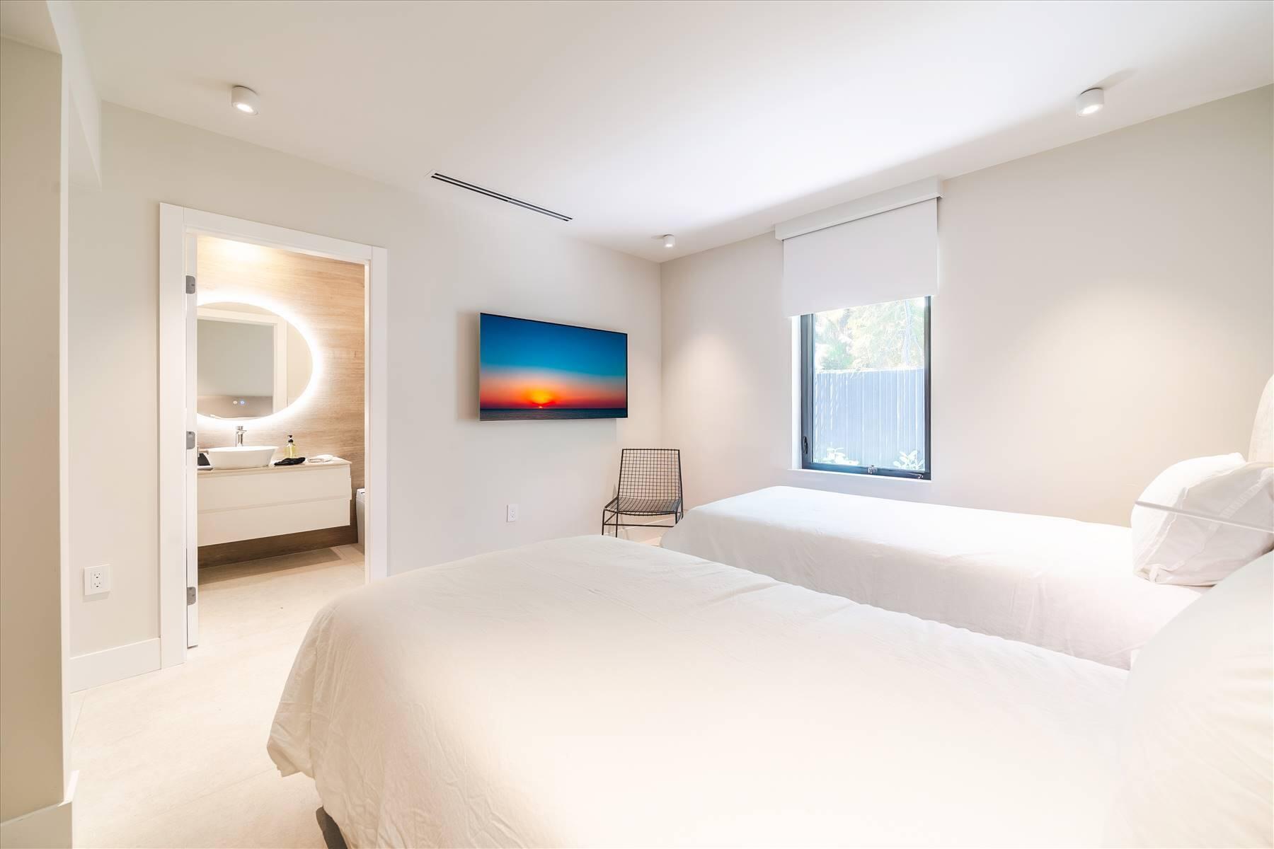 Building Photo - 7610 Bayside Ln