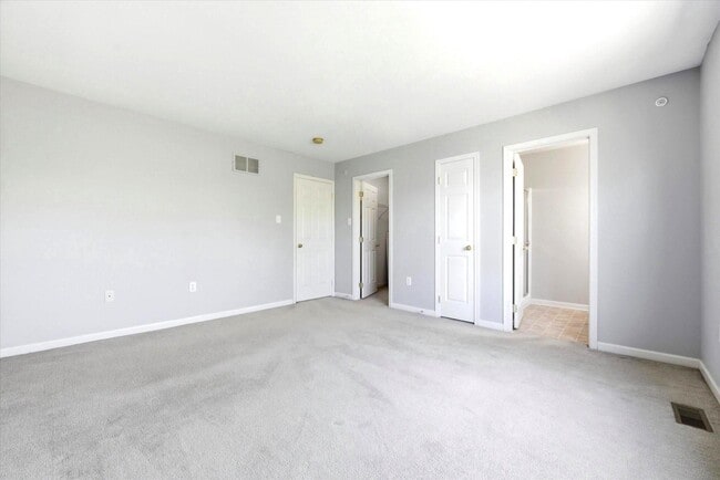 Building Photo - 248 Roosevelt Ave