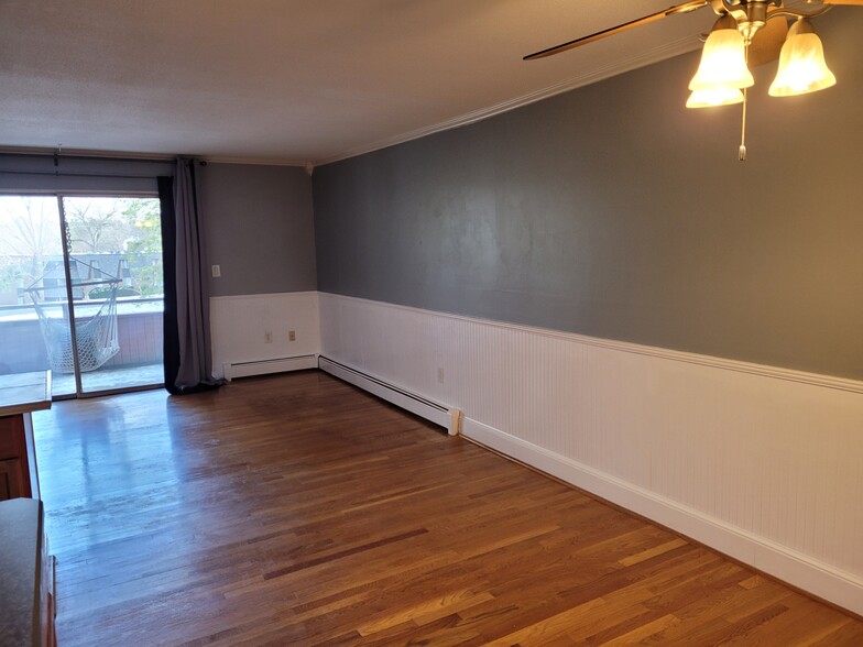 Building Photo - 11 Rambling Brook Ln