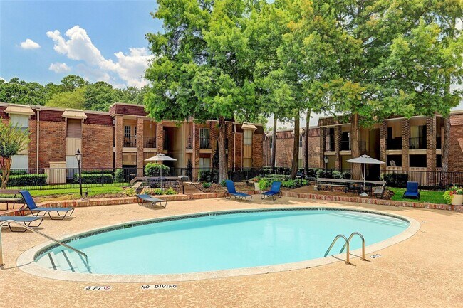 Building Photo - 7555 Katy Fwy