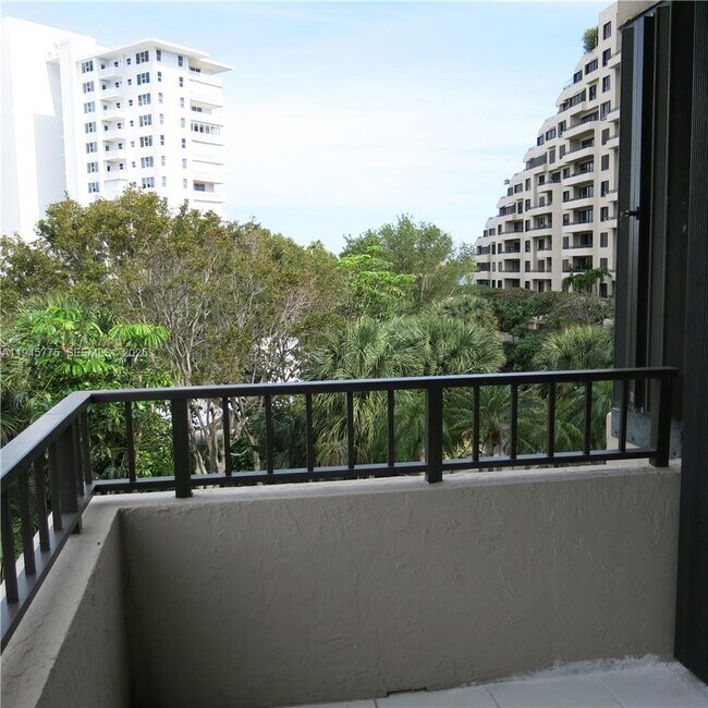 Building Photo - 251 Crandon Blvd