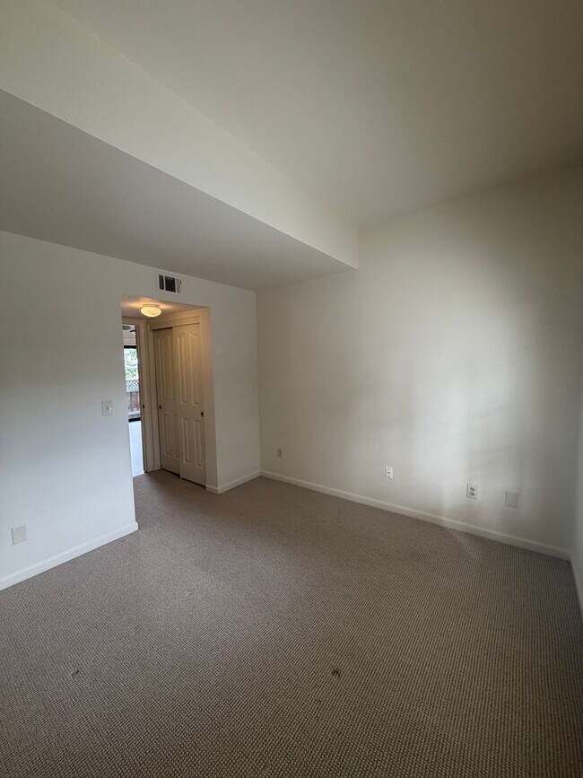 Building Photo - Beautifully Updated 2-bedroom 2 bath home blocks from Downtown Martinez!