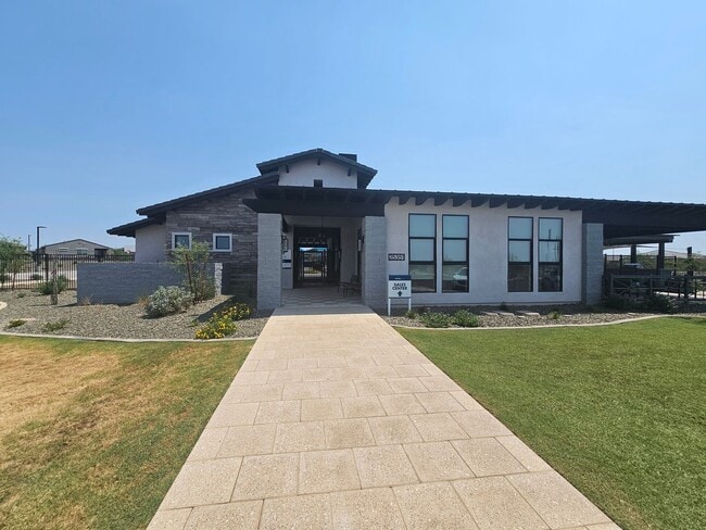 Building Photo - Beautiful new build w mountain views