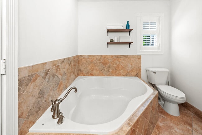 Building Photo - 602 N Atlantic Dr