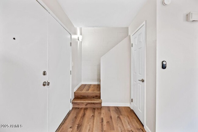 Building Photo - 5911 W Golden Ln