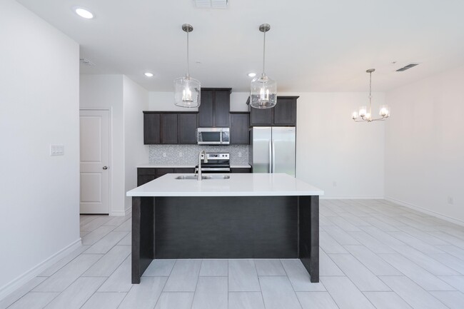 Building Photo - 9921 Bijan Dr