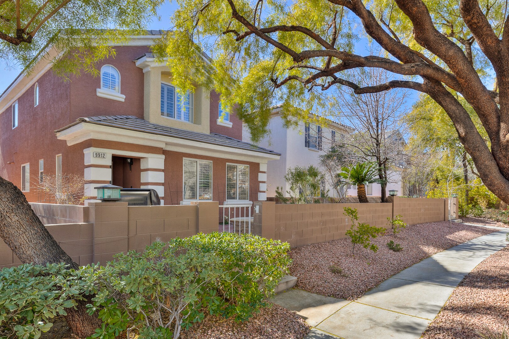 Building Photo - 9912 Via Toro Ave