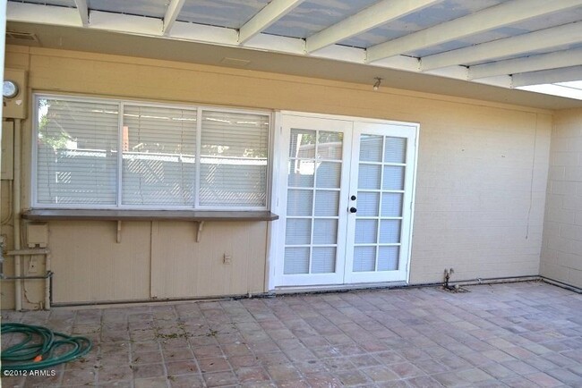 Building Photo - 3 Bedroom - 2  Bedroom - 1656 Sq. Ft - Cas...