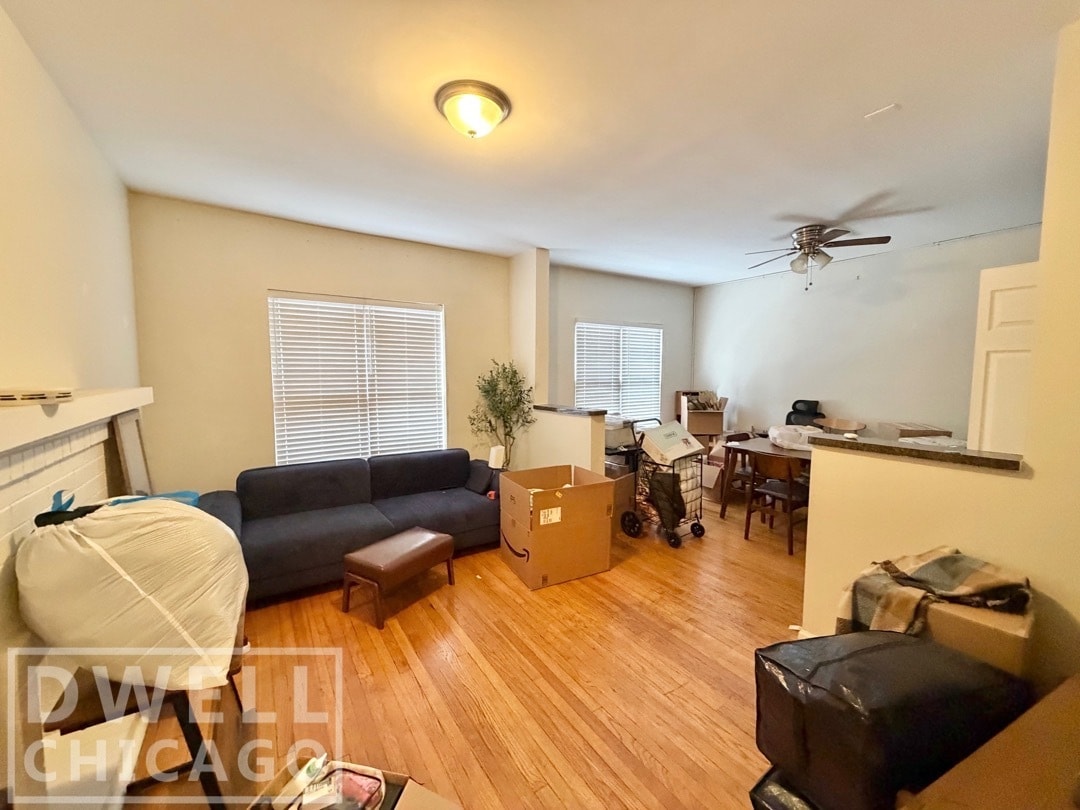 Building Photo - 732 W Roscoe St