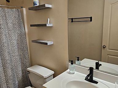 Building Photo - 45 Trelawney Keep