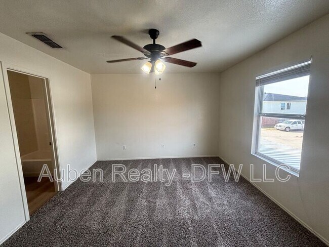 Building Photo - 300 S Magnolia St