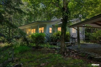 Building Photo - Peace & Beautiful 3BR House Near Rabun Gap...