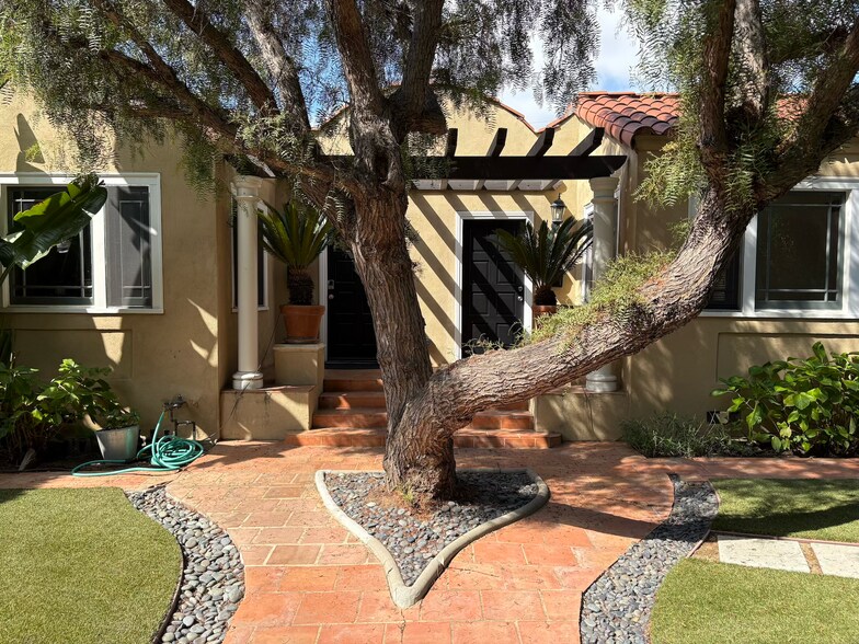 Primary Photo - 919 Havenhurst Dr