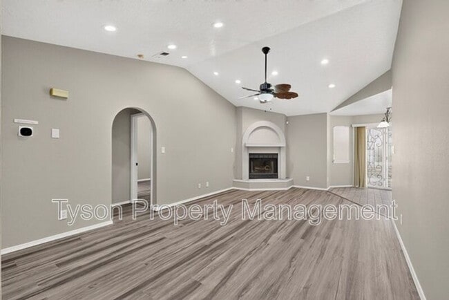 Building Photo - 1409 Stoneway Dr NW