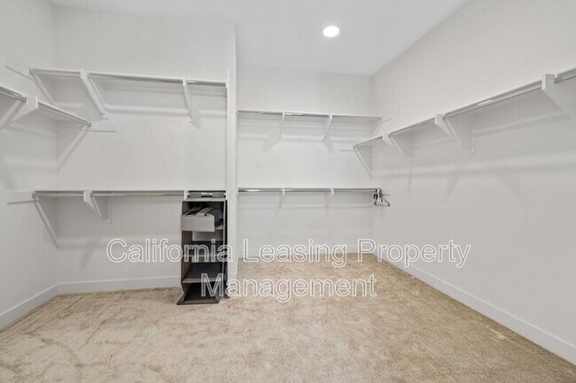 Building Photo - 28649 Windbreak Tr