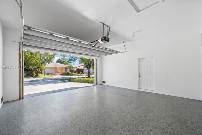 Building Photo - 2962 NW 10th Ct