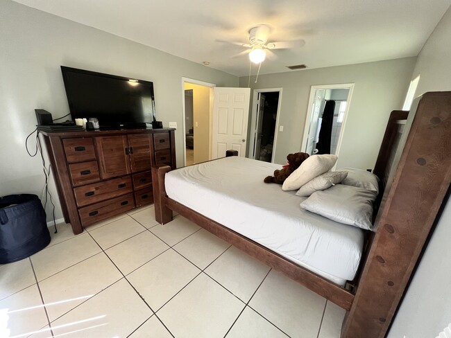 Building Photo - 4616 28th St SW