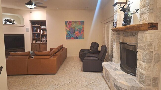 Building Photo - 130 Squires Dr