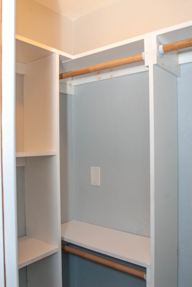 Building Photo - 1002 Cresswell Dr