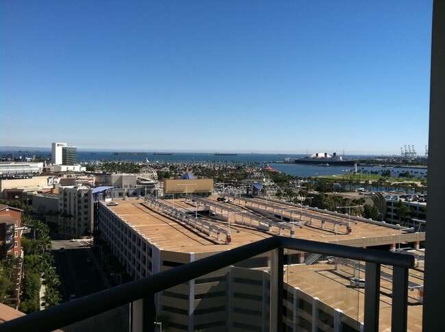 Building Photo - Downtown Long Beach - West Ocean - 1 Bedroom - Stunning Ocean Views - Gorgeous!!!!!!