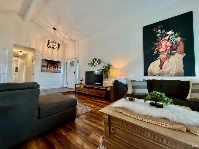 Building Photo - 1017 Carob Ct