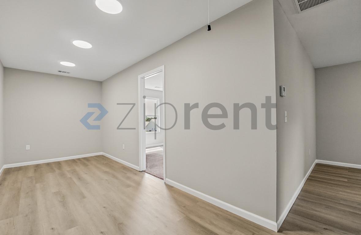 Building Photo - Unit Unit 4