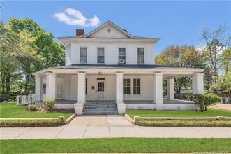 Building Photo - 300 Highland Ave