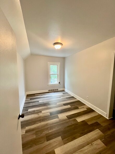 Building Photo - 5432 25th Ave