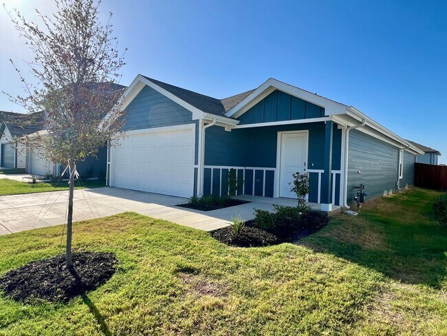 Building Photo - 5529 Rollins Dr