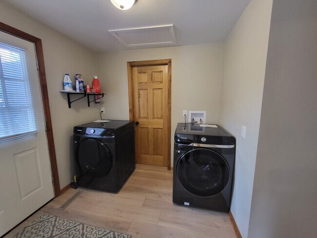 Building Photo - 7421 Washington St