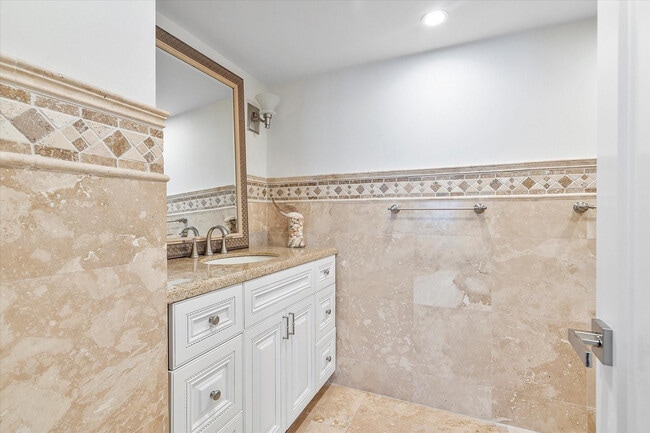 Building Photo - 3400 Galt Ocean Dr