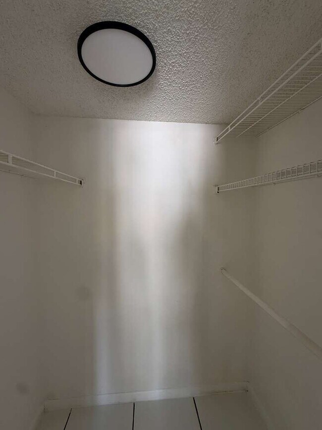 Building Photo - Spacious 2BR/2BA Condo near Universities, ...