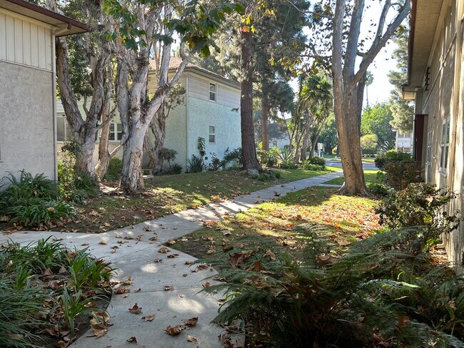 Building Photo - 3604 Kalsman Dr