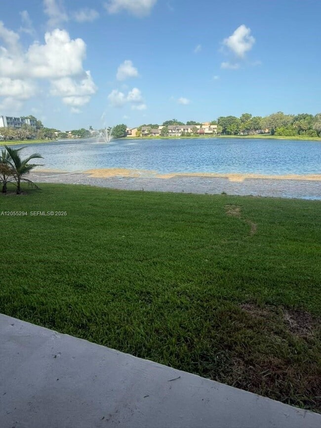 Building Photo - 9351 Fontainebleau Blvd