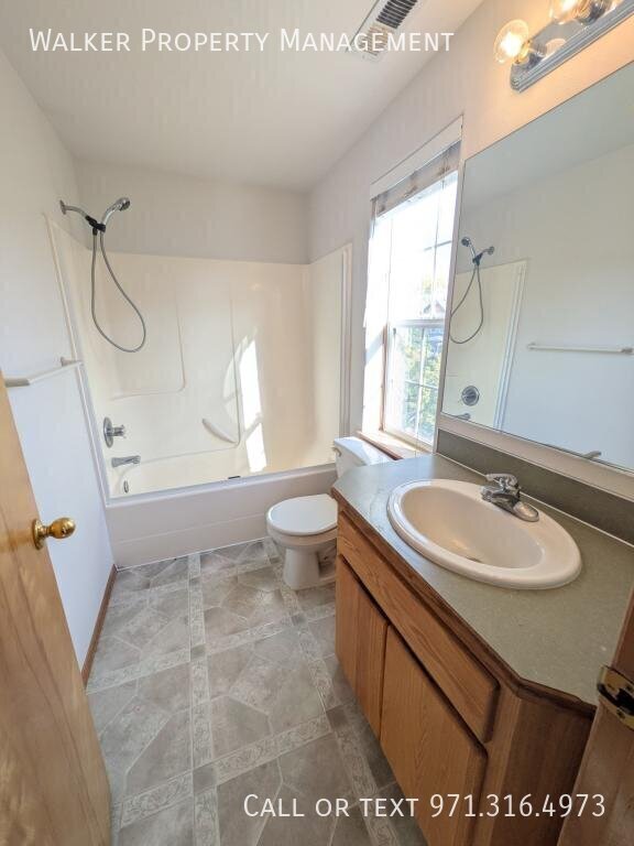 Building Photo - 709 Ella Ct