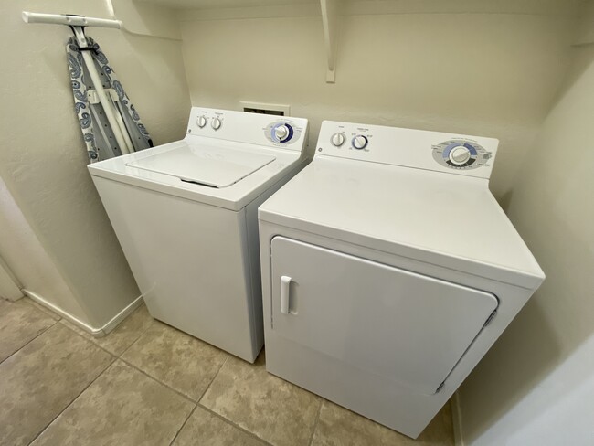 Building Photo - 6579 S Classic Way