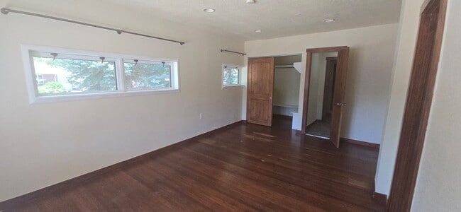Building Photo - 1325 Balsam Ave