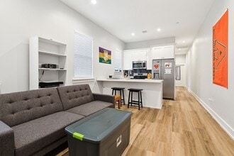 Building Photo - 1809 Hillary St