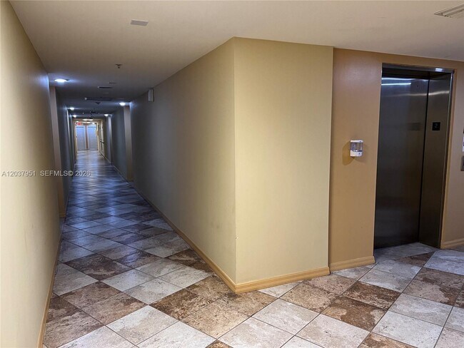 Building Photo - 2630 SW 28th St