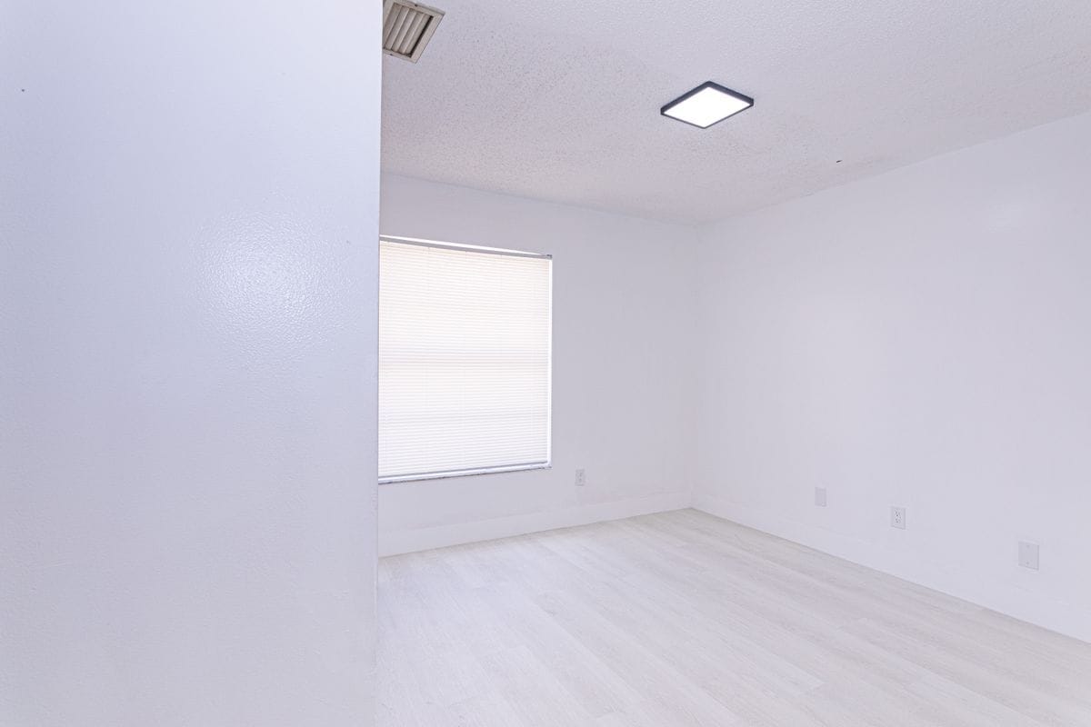 Building Photo - 202 Sparrow Dr