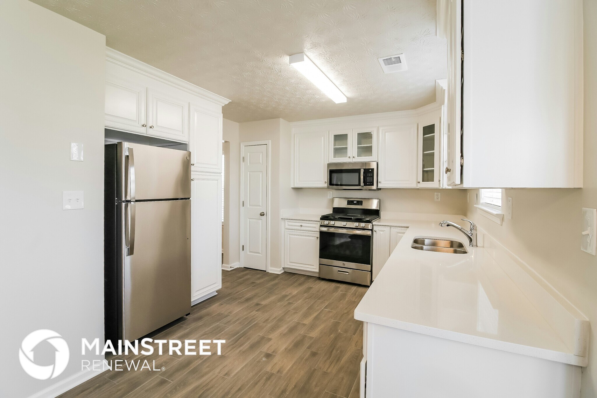 Building Photo - 605 Gardinia Dr