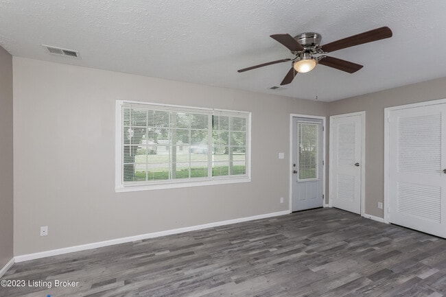 Building Photo - 5810 Alanadale Dr