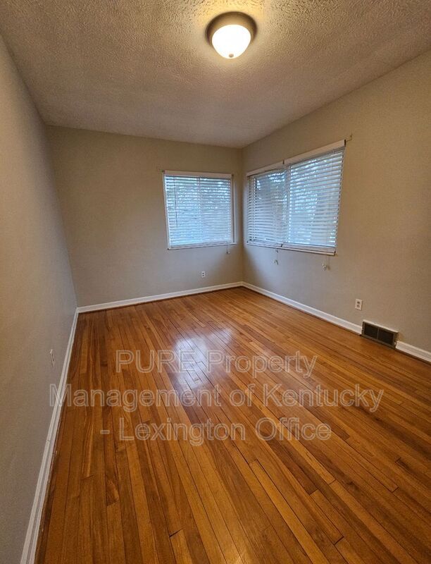 Building Photo - 115 Delmont Dr