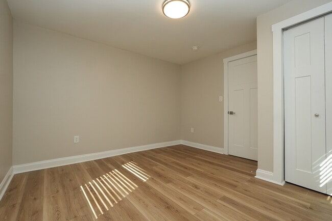 Building Photo - Newly Renovated Home Minutes from Uptown!