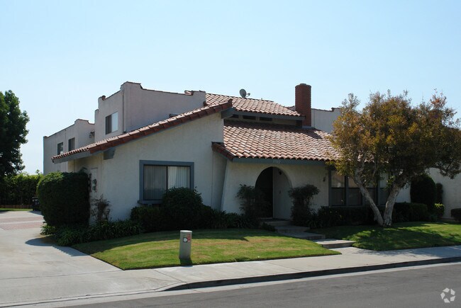 Building Photo - Harbor Bluffs Apartments