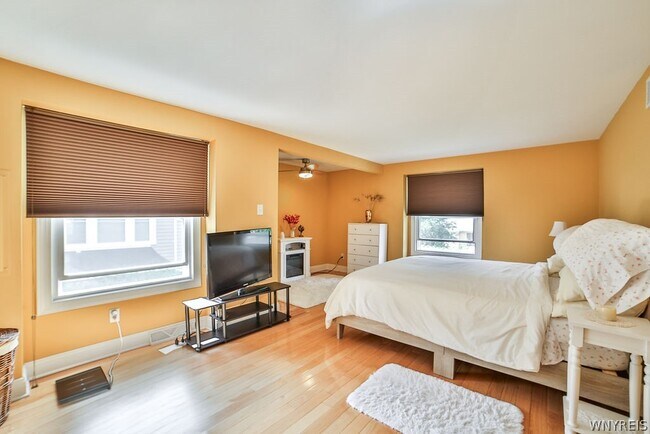 Building Photo - 32 Bernhardt Dr