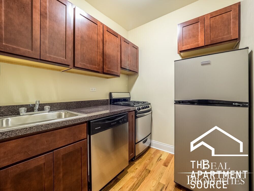 Building Photo - 4828 N Damen Ave