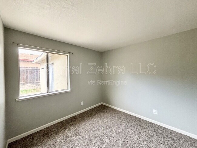 Building Photo - 3275 Cheyenne Dr