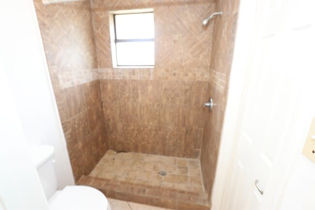 Building Photo - 609 St James Ct